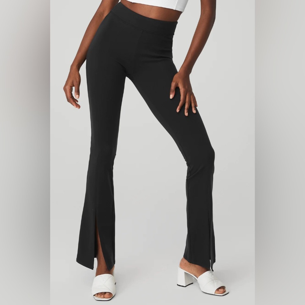 Alo Yoga - Airbrush High-Waist 7/8 Flutter Leggings (Size XS, Black)
